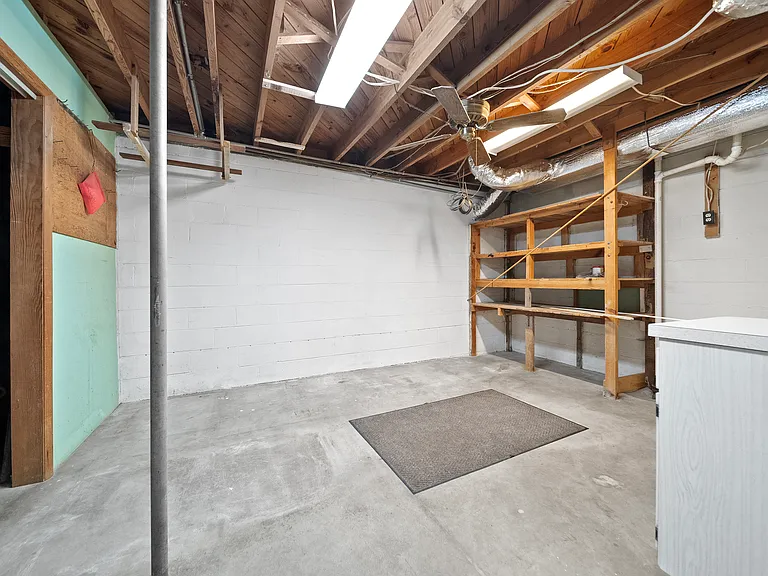 162 Osborne St — Photo 20