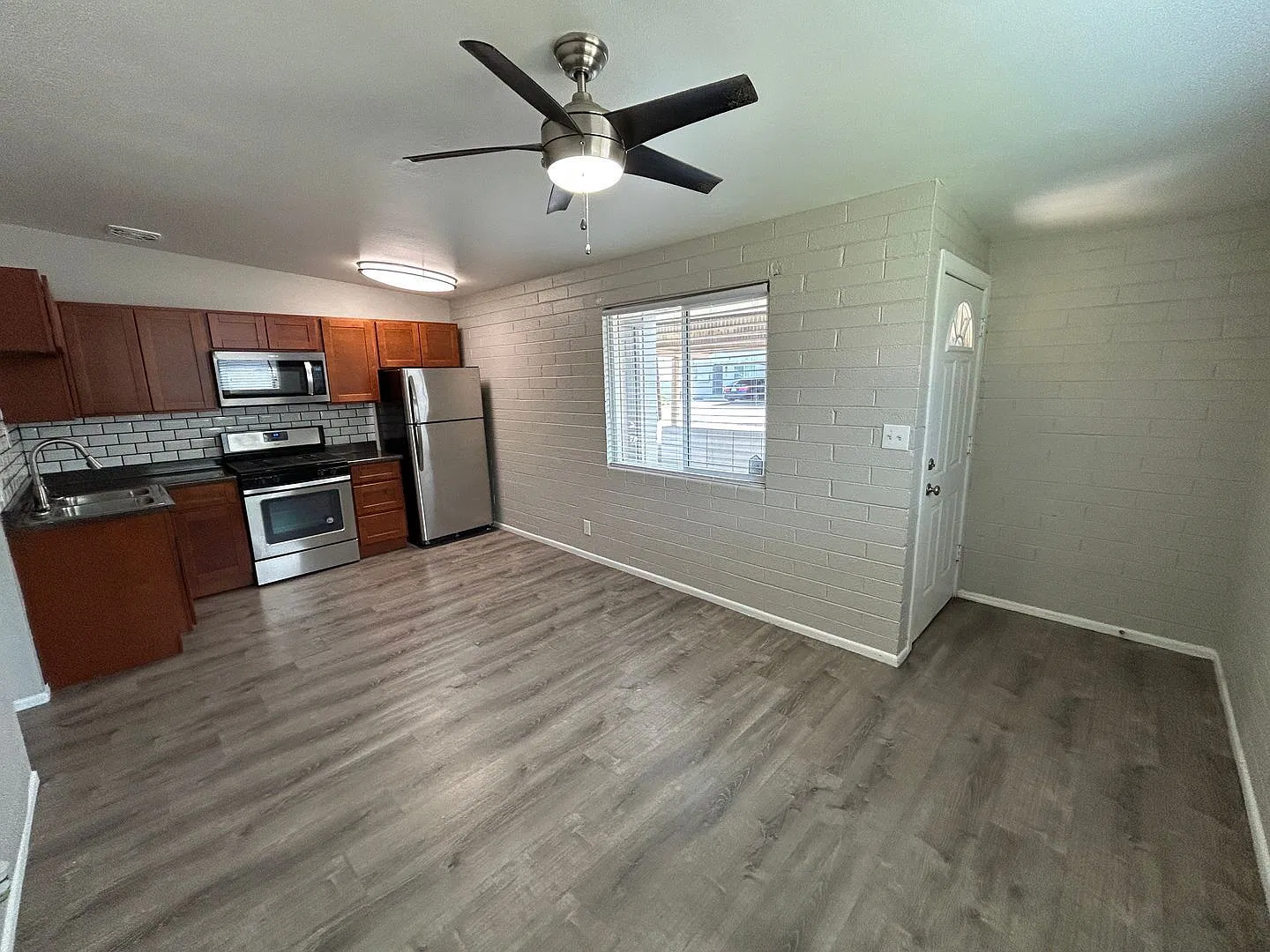 1 bed, 1.0 bath, 480 sqft, $900 — Photo 2