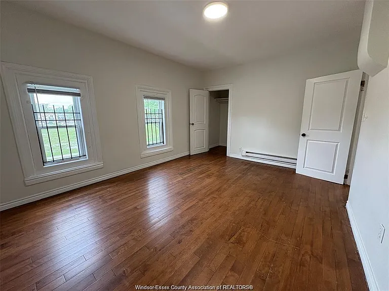 454 Crawford Ave — Photo 6