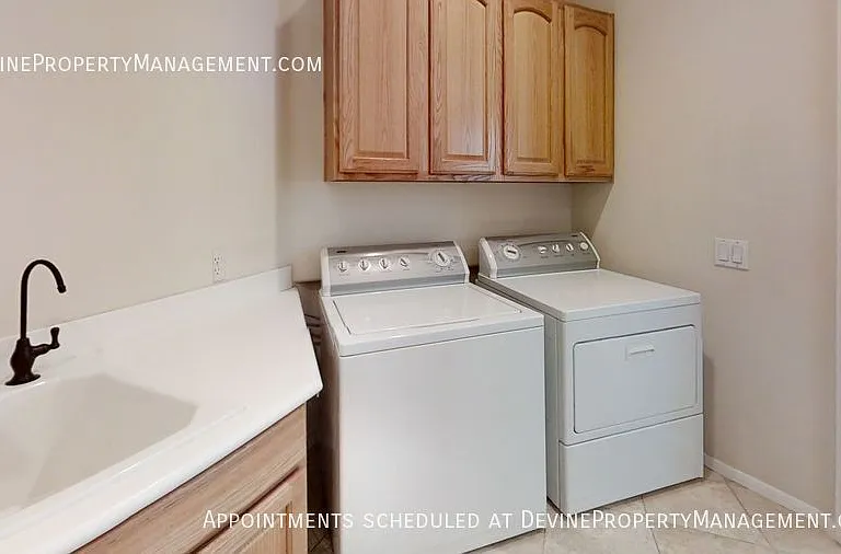 916 Essex Rd — Photo 8
