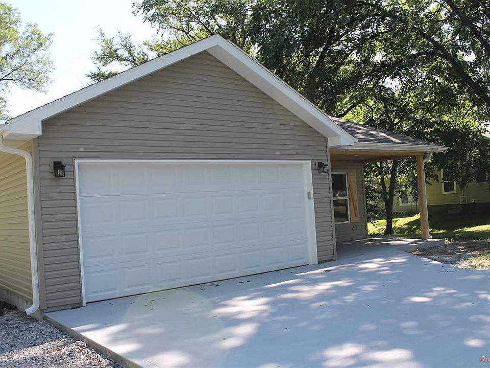 210 E Olive St, La Monte, MO 65337 Zillow