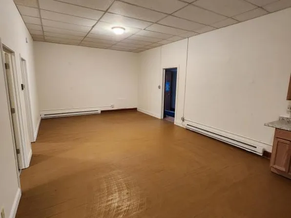 120 Brown St APT 9, Dakota, IL 61018