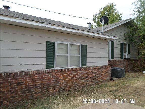 3rd image of 1101 S Miles Ave