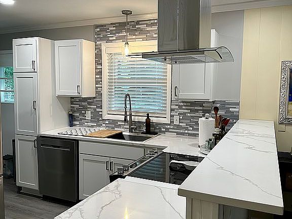 4th image of 3518 Langdale Dr