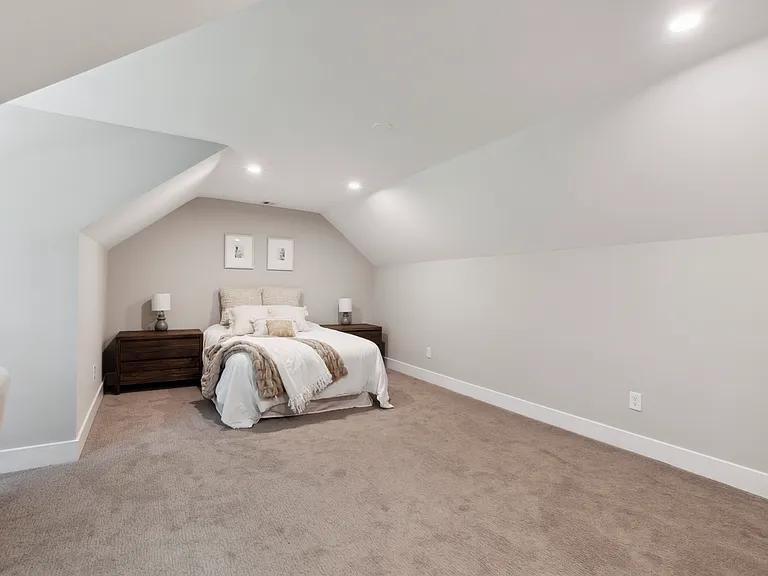1110 W Valley Rd — Photo 47