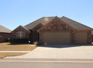1812 NE 32nd St, Moore, OK 73160