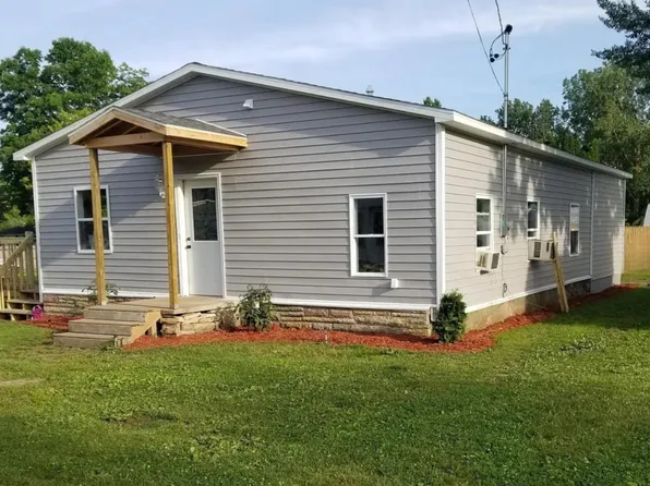 307 Pearl St, Crystal, MI 48818