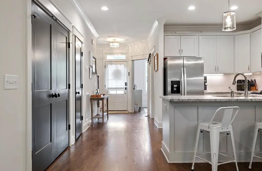 3 bed, 1720 sqft, $2,950 — Photo 3