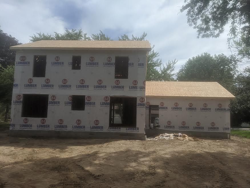 2nd image of 6 Ainsworth Ln