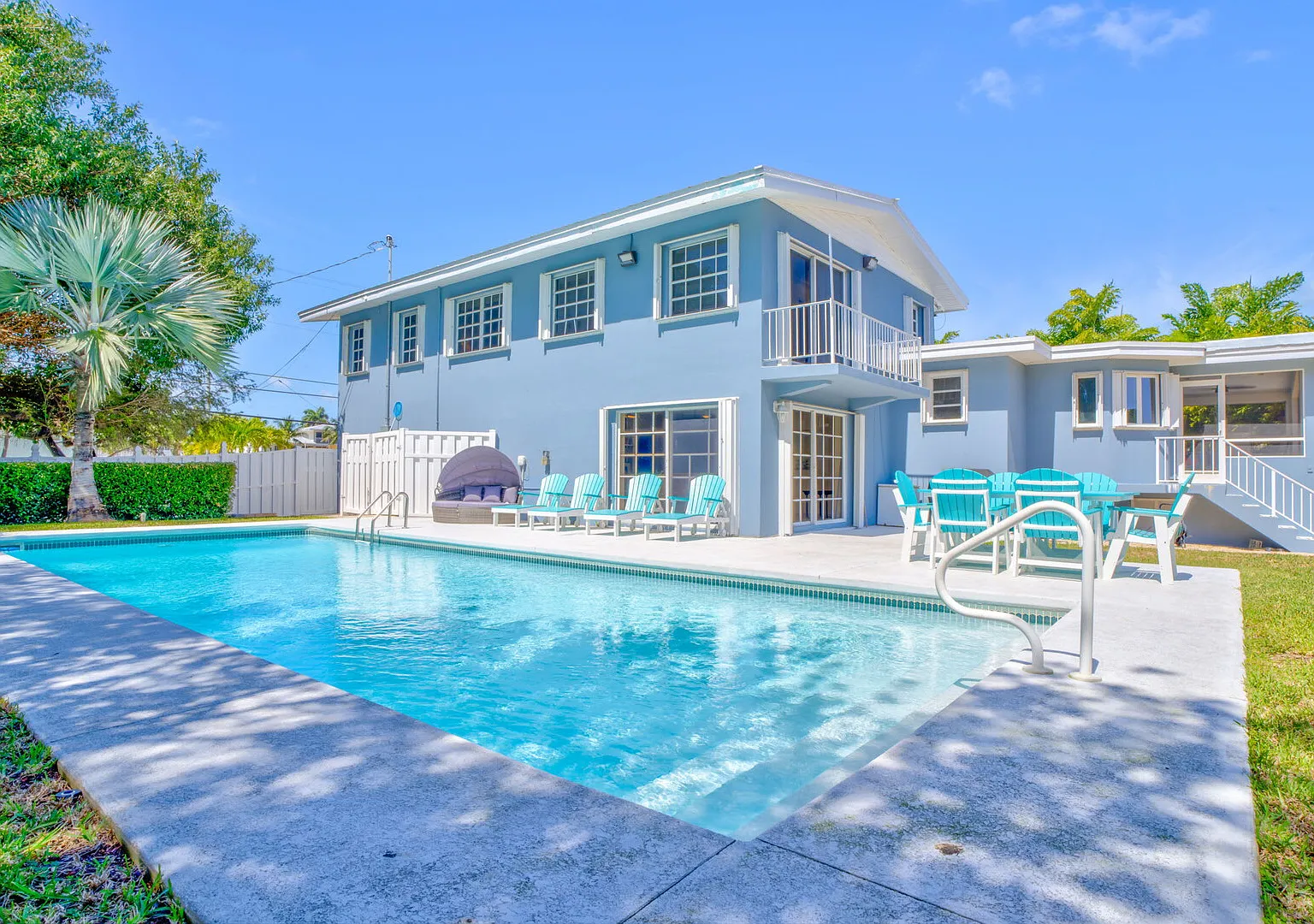 Easy Breezy Family Complex 5BR 3BTH 100ft Dock, Pool, & Beach! — Photo 1