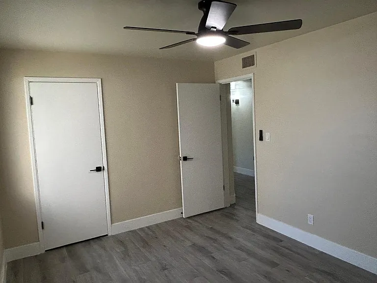 726 E 3rd Ave — Photo 17