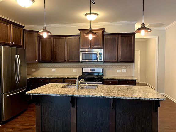 2nd image of 204 Princess Pl