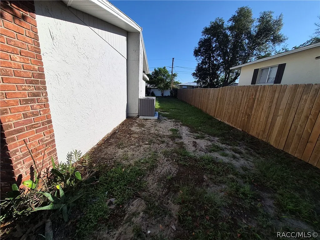 3 bed, 1294 sqft, $1,450 — Photo 2