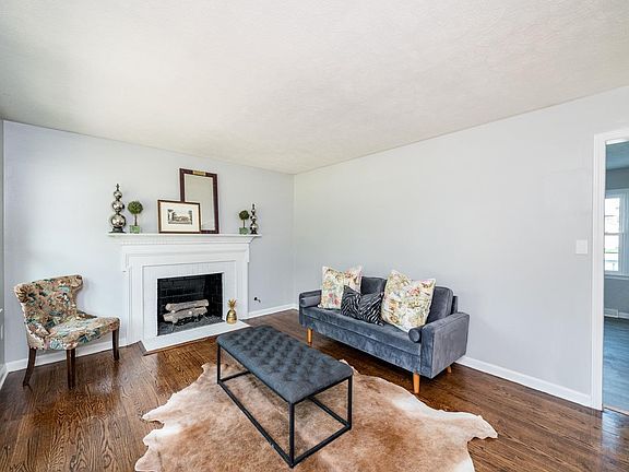 5th image of 100 Woodbine Dr
