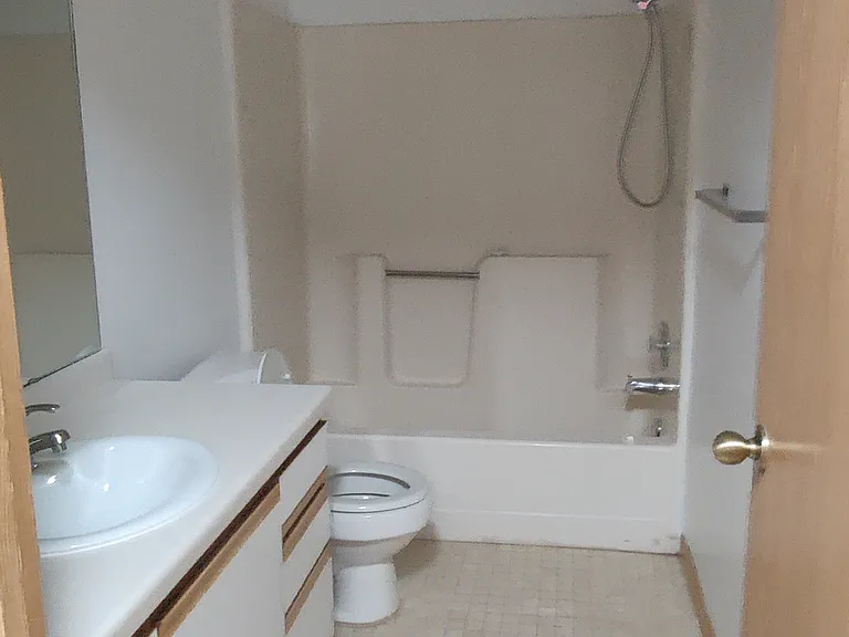 Whispering Pines Apartments — Photo 5
