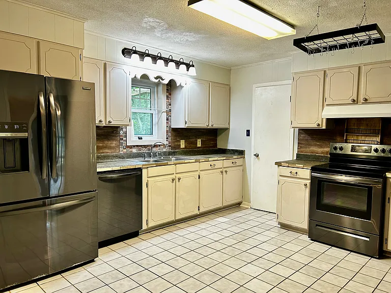 204 East Rd — Photo 7