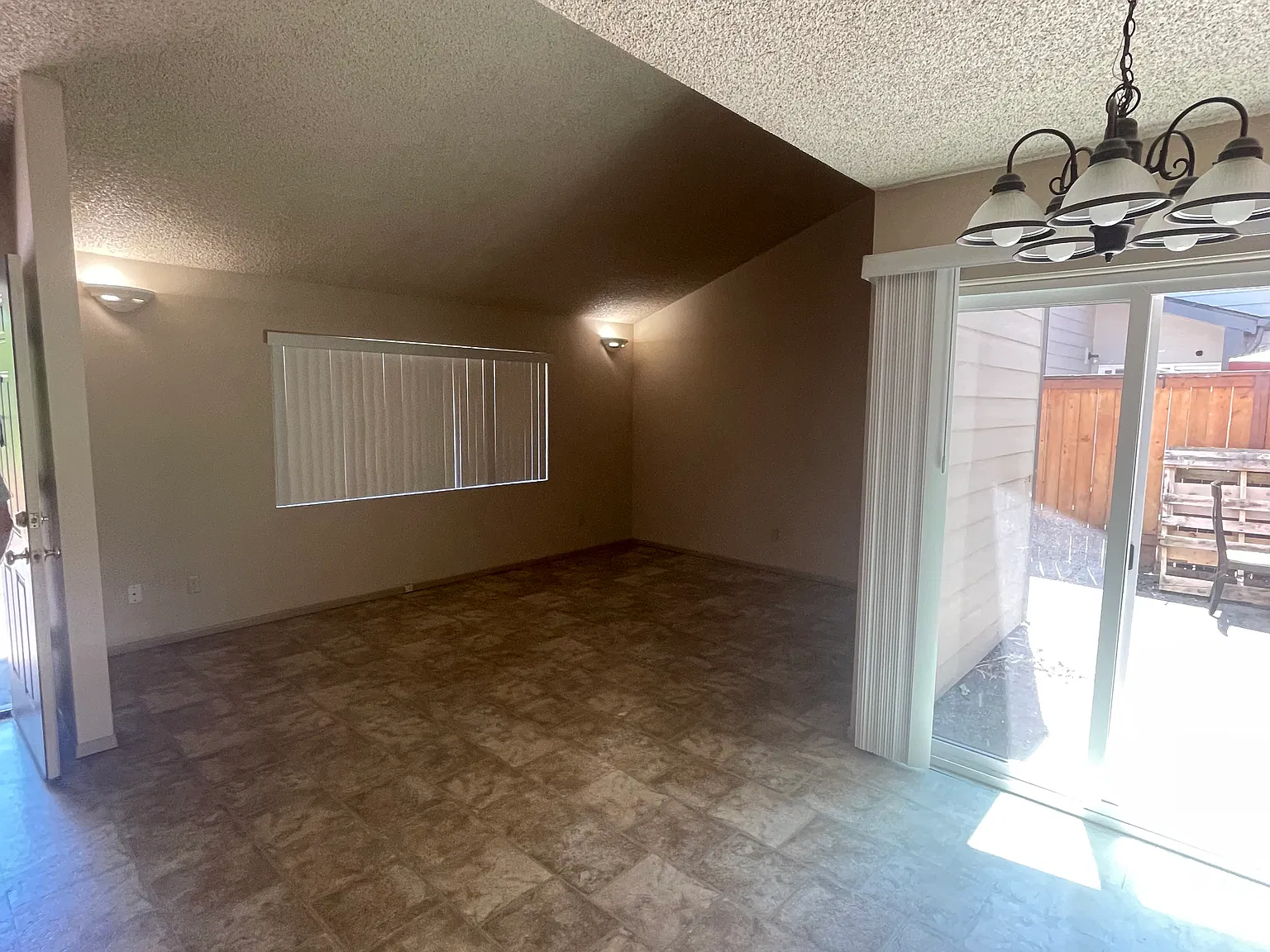 2 bed, 1.5 bath, 1000 sqft, $1,595 — Photo 4