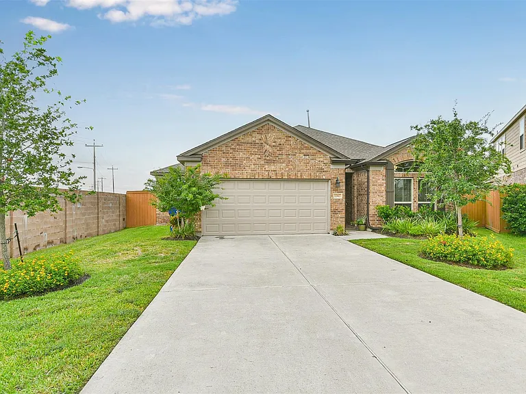 12617 White Cove Dr — Photo 1