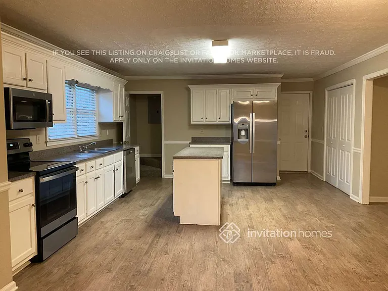 2355 Huntington Dr — Photo 3