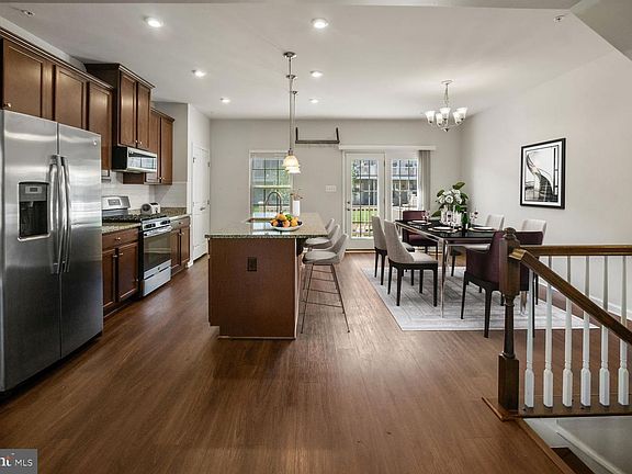 4th image of 2655 Richmond Way