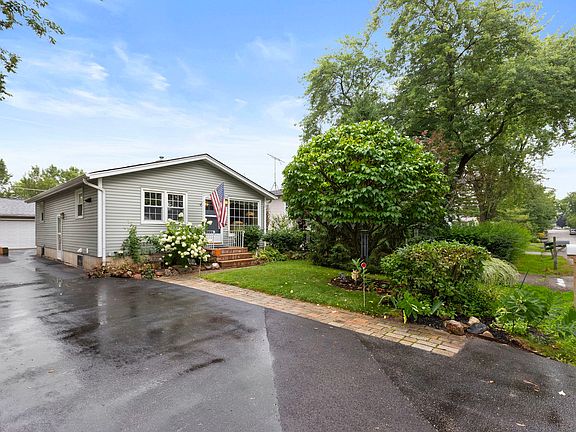 3rd image of 405 Hillandale Dr