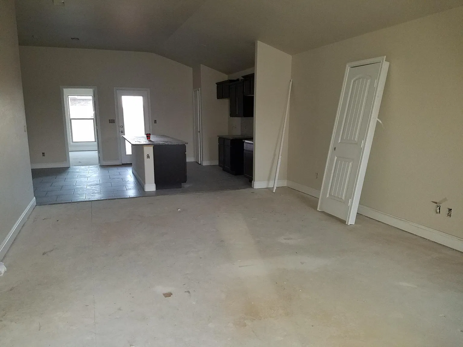 616 Juniper Ct — Photo 2