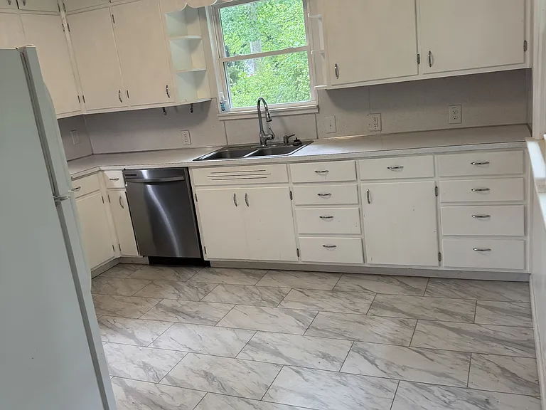 3005 Shipley St — Photo 4