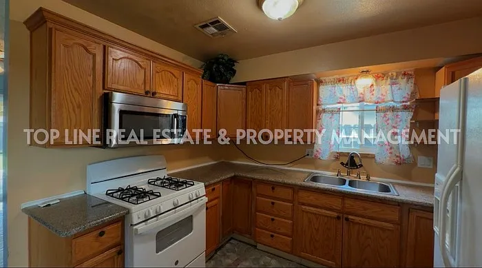1737 W Buena Vista Ave — Photo 3