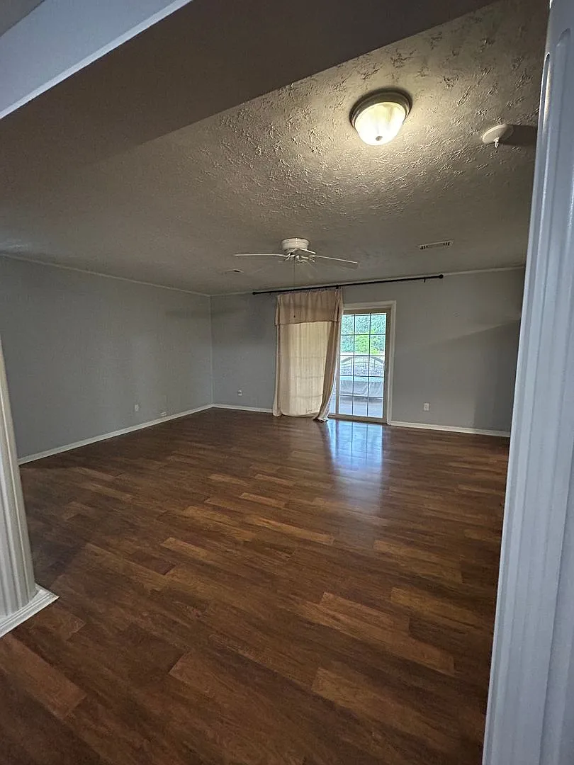 Building Photo - 304 Briarhill Rd