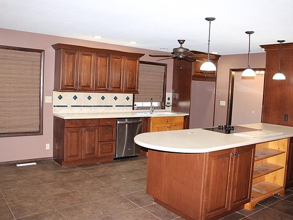 4th image of 1805 Cambridge Ln