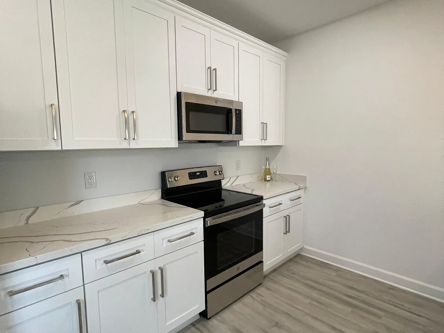 3 bed, 1599 sqft, $2,295 — Photo 4