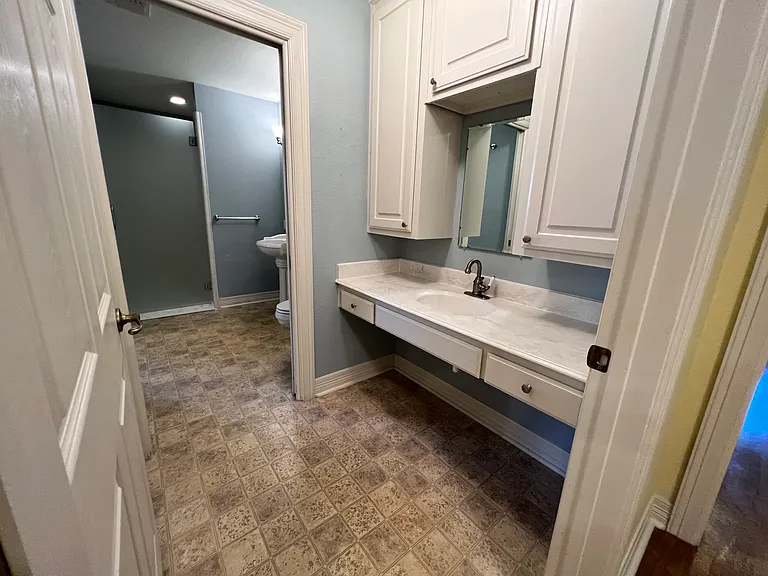 1825 Glenway Dr — Photo 12