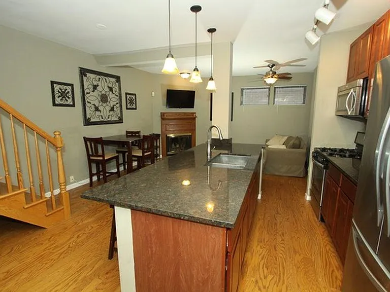 2643 N Southport Ave #E — Photo 3