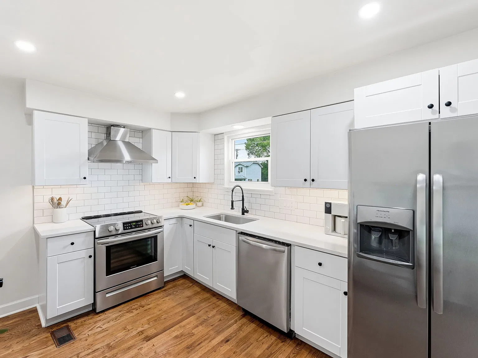 4 bed, 2112 sqft, $3,000 — Photo 2