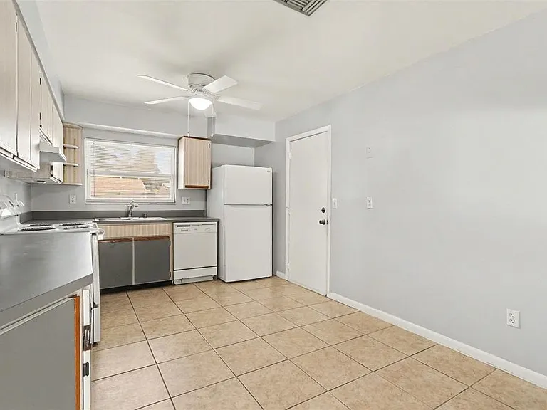 10157 Bluff Ct — Photo 11