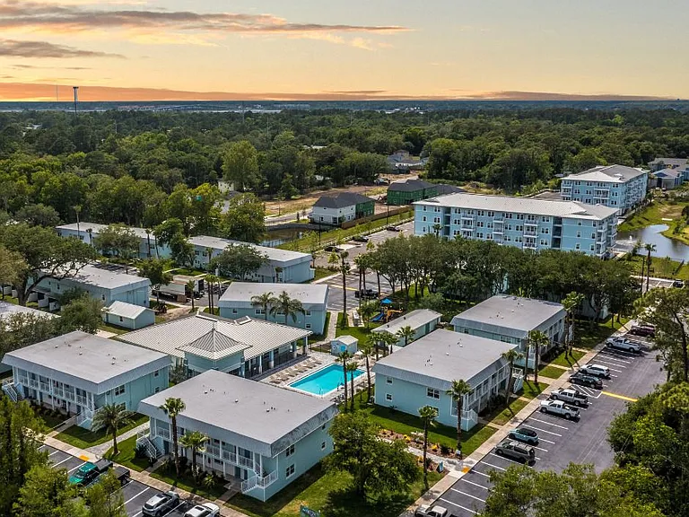 Welcome to SurfA1A! Just minutes from Atlantic Beach!