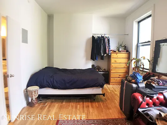 Rented by Sunrise Real Estate | media 4
