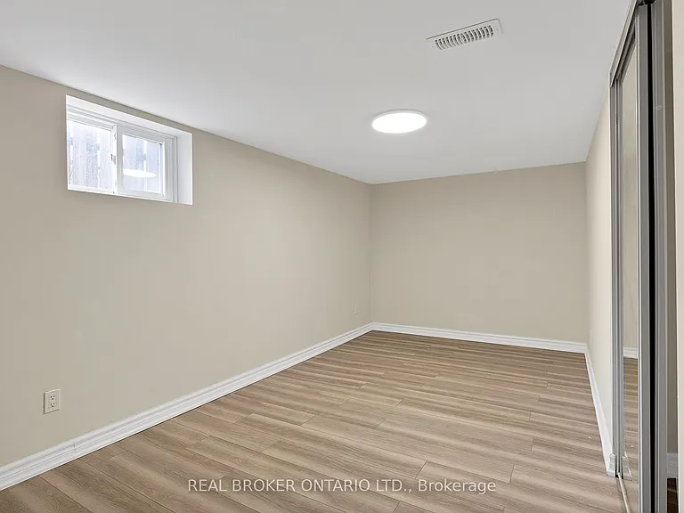 744 Olive Ave #BASEMENT — Photo 14
