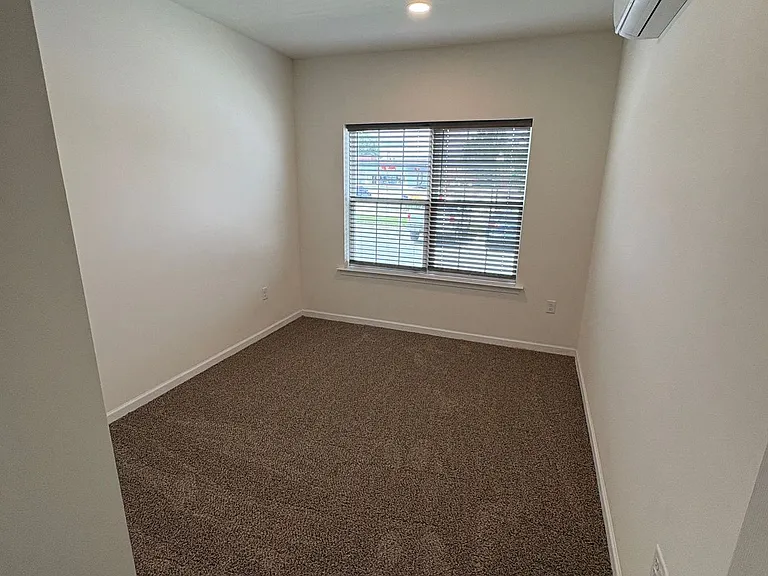 East Breeze — Photo 31