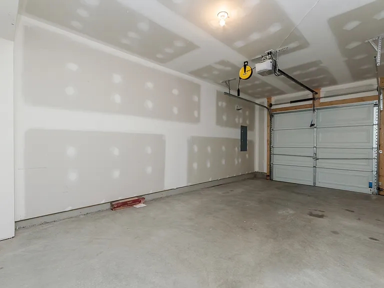 172 Drexel Ct — Photo 42