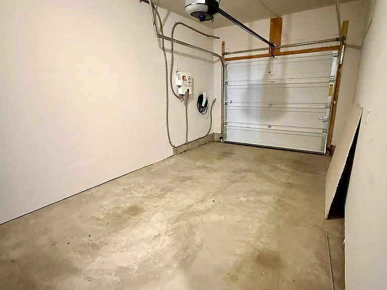 4 Peregrine Way — Photo 18