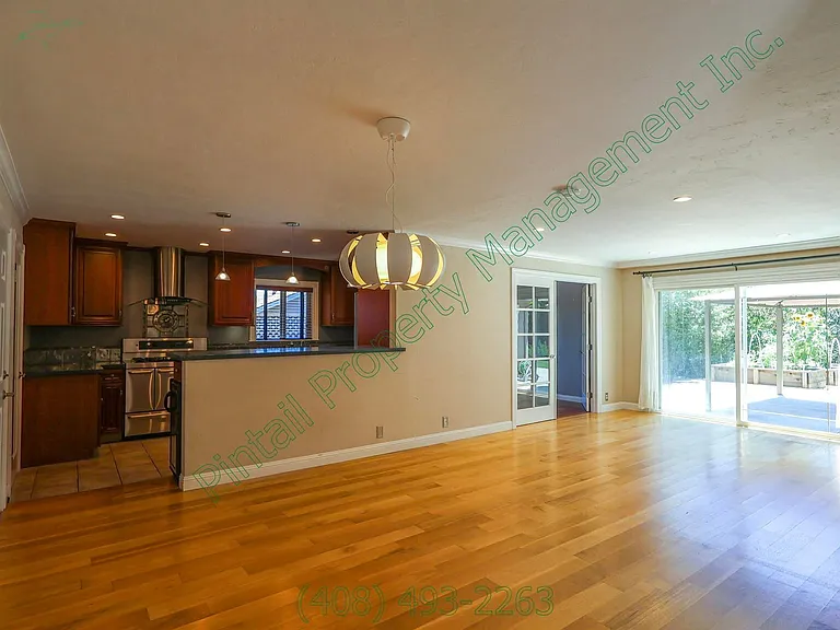 1513 Williams Ave — Photo 4