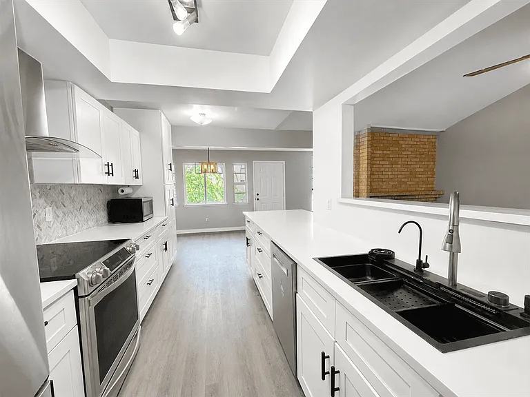 1034 Ericson Dr — Photo 7