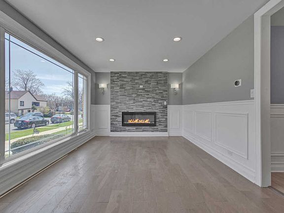 5th image of 12338 S Honore St
