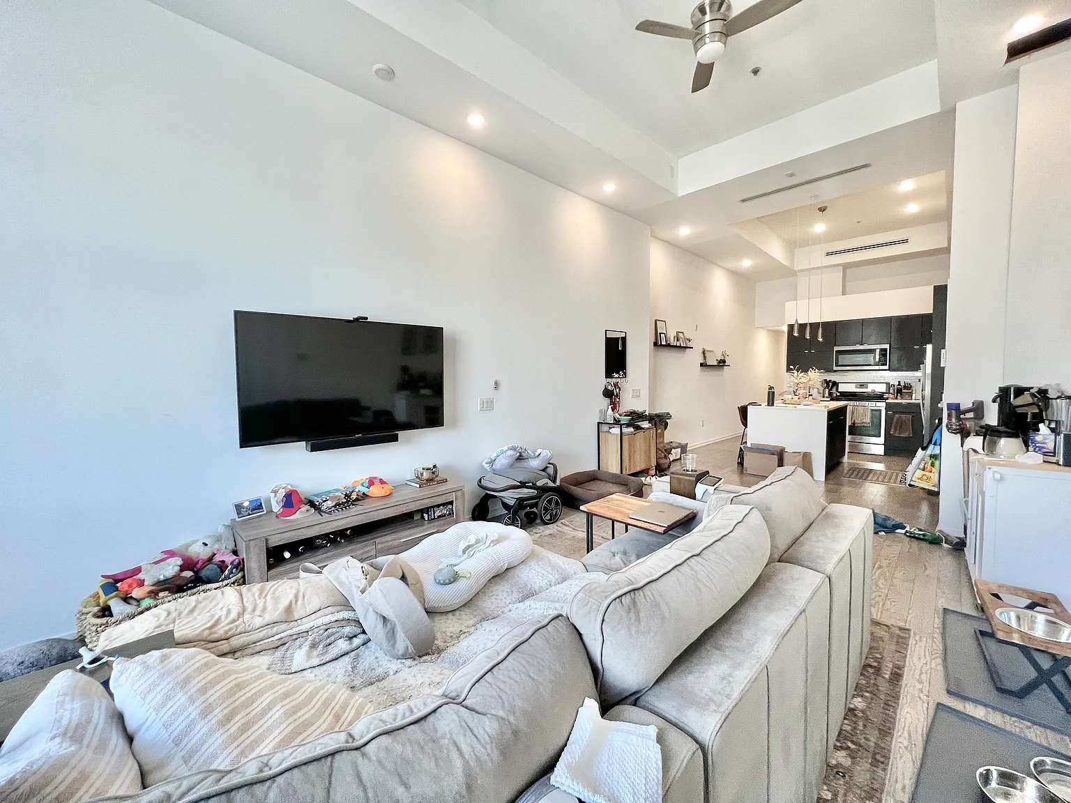 2 bed, 1200 sqft, $2,400 — Photo 4