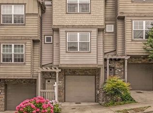 2614 SW Water Ave, Portland, OR 97201