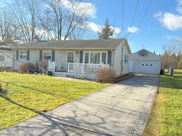 831 S Powell Rd, Essexville, MI 48732