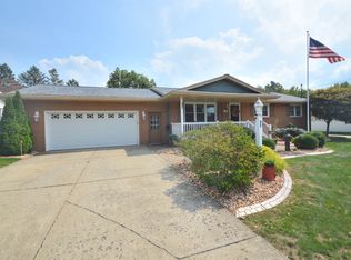 33 Circle View Dr, New Middletown, OH 44442