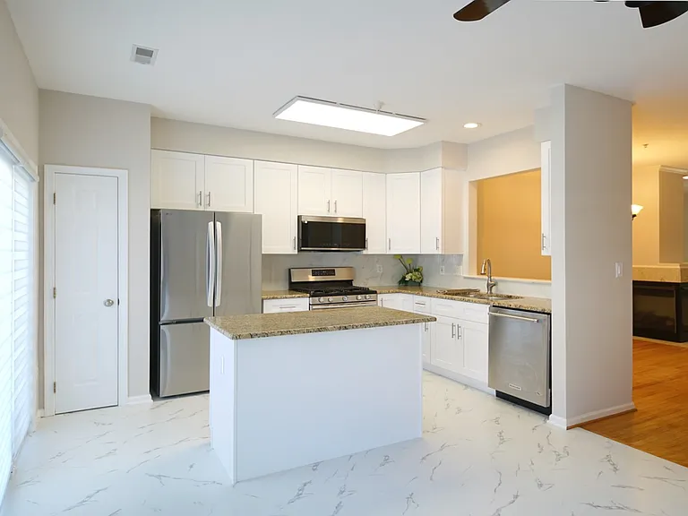 9423 Fields Rd — Photo 15