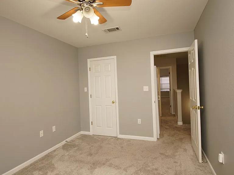 125 Farrah Ave — Photo 31